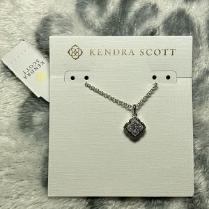 Brand New Kendra Scott Mallory Pendant Necklace